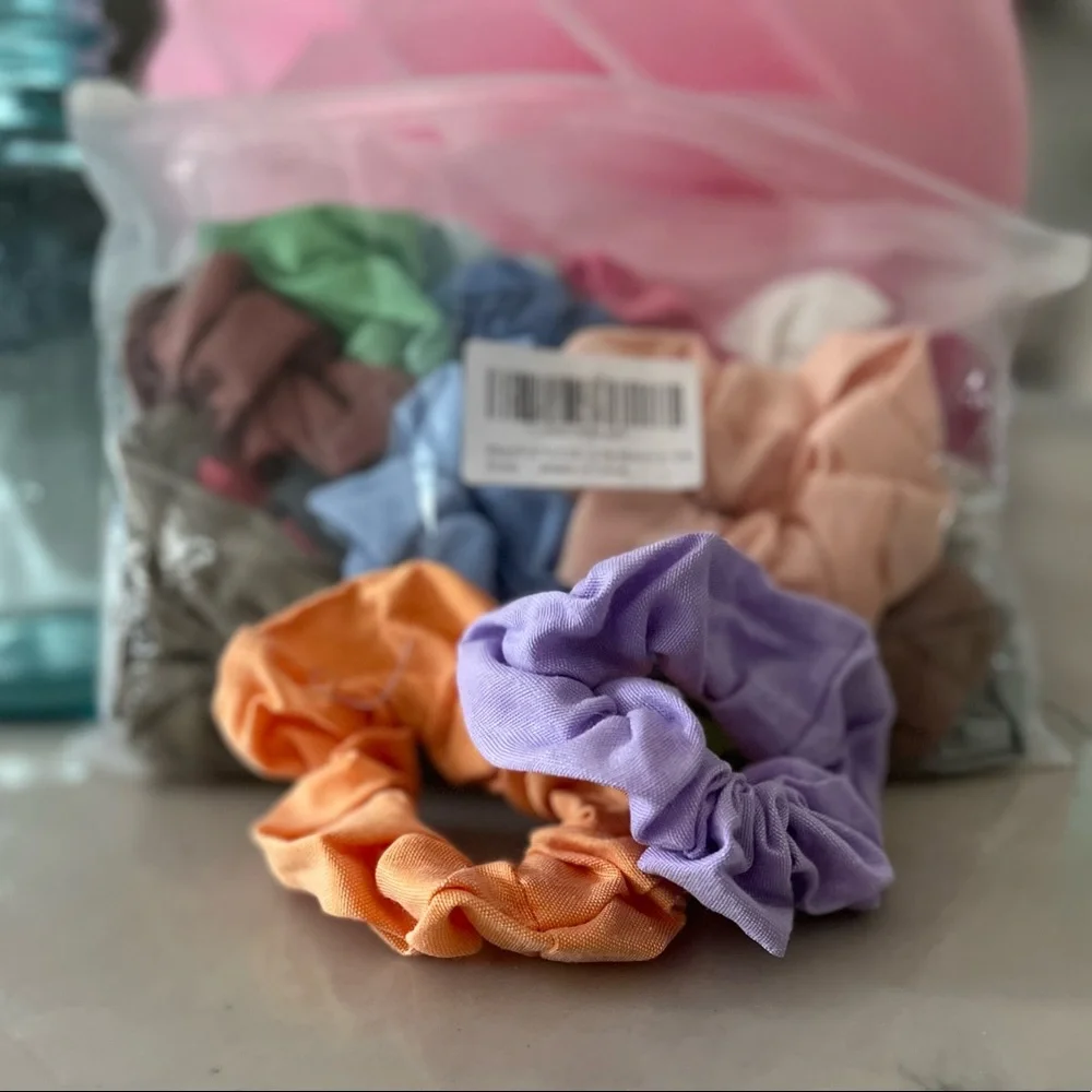 Hair scrunchies bag of assorted colors . Qty 18 NWT